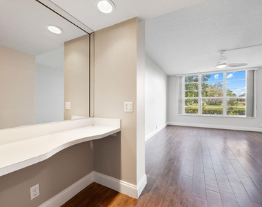 2851 S Palm Aire Drive - Photo Thumbnail 14