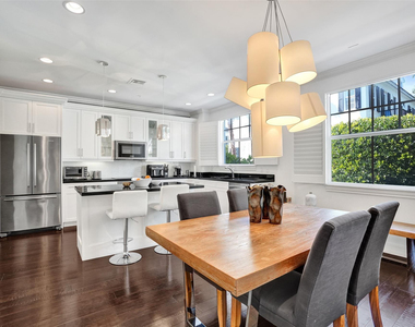381 E Cannery Row Circle - Photo Thumbnail 2