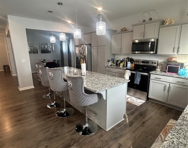 107 Stonewater Drive - Photo Thumbnail 5
