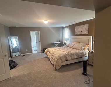 107 Stonewater Drive - Photo Thumbnail 9
