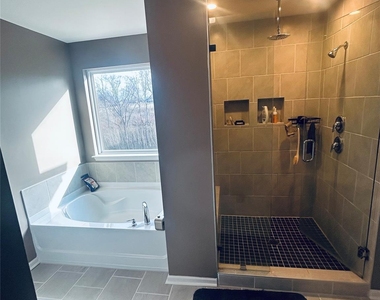 107 Stonewater Drive - Photo Thumbnail 10