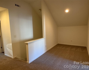 6319 Elliott Drive - Photo Thumbnail 9