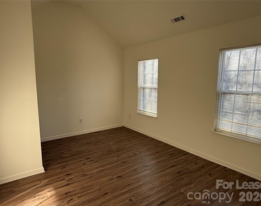 6319 Elliott Drive - Photo Thumbnail 8