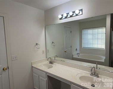 6319 Elliott Drive - Photo Thumbnail 15