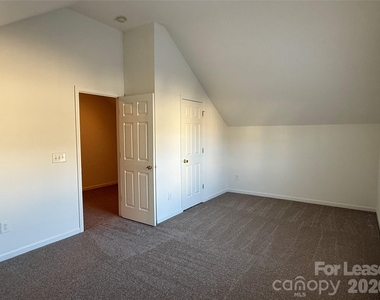6319 Elliott Drive - Photo Thumbnail 11