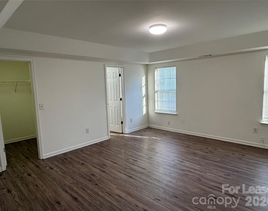 6319 Elliott Drive - Photo Thumbnail 7