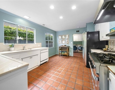 16544 Greenleaf Street - Photo Thumbnail 8