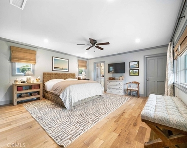 16544 Greenleaf Street - Photo Thumbnail 10