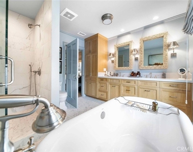 16544 Greenleaf Street - Photo Thumbnail 15