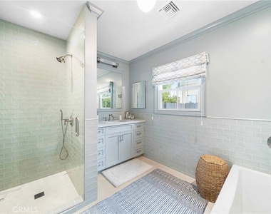16544 Greenleaf Street - Photo Thumbnail 14