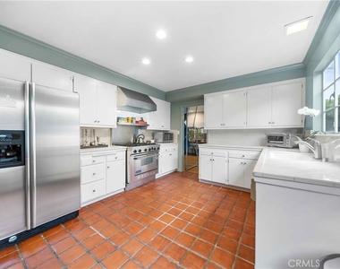 16544 Greenleaf Street - Photo Thumbnail 7