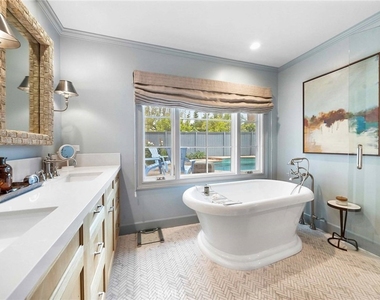 16544 Greenleaf Street - Photo Thumbnail 12