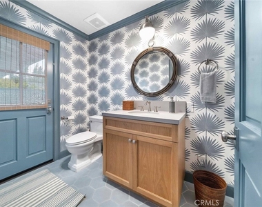 16544 Greenleaf Street - Photo Thumbnail 17