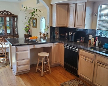 12944 Woodbridge Street - Photo Thumbnail 4