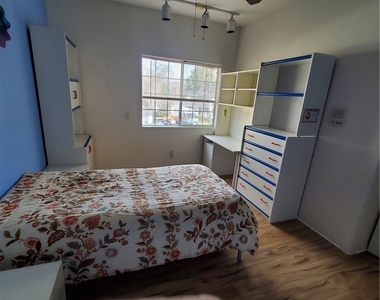 12944 Woodbridge Street - Photo Thumbnail 15