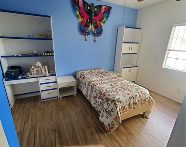12944 Woodbridge Street - Photo Thumbnail 14
