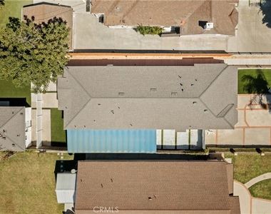 15233 Camarillo Street - Photo Thumbnail 2