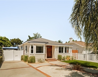 15233 Camarillo Street - Photo Thumbnail 1