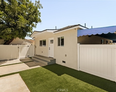 15233 Camarillo Street - Photo Thumbnail 10