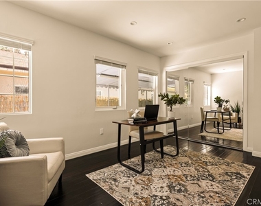 15233 Camarillo Street - Photo Thumbnail 4