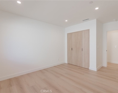 6144 Zelzah Avenue - Photo Thumbnail 35