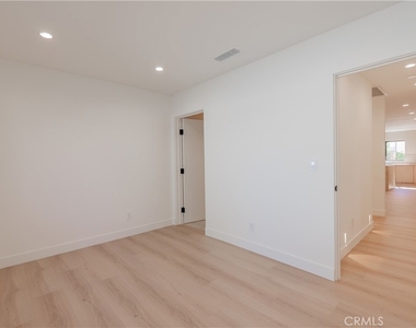 6144 Zelzah Avenue - Photo Thumbnail 38