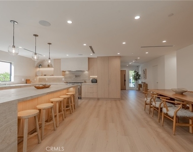 6144 Zelzah Avenue - Photo Thumbnail 10