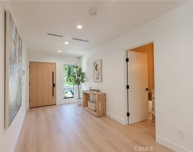 6144 Zelzah Avenue - Photo Thumbnail 2