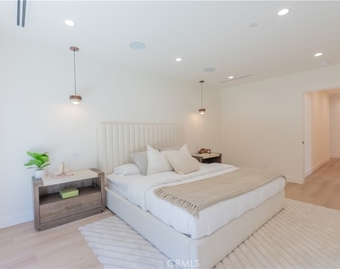 6144 Zelzah Avenue - Photo Thumbnail 27