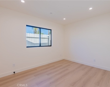 6144 Zelzah Avenue - Photo Thumbnail 37