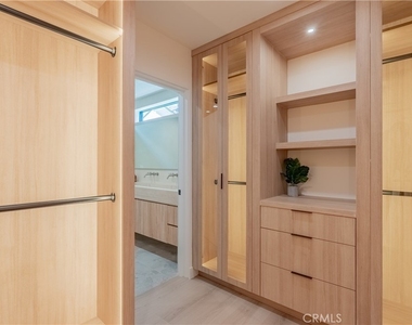 6144 Zelzah Avenue - Photo Thumbnail 31