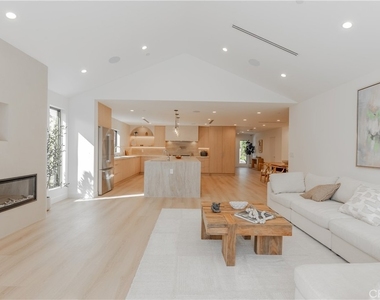 6144 Zelzah Avenue - Photo Thumbnail 23