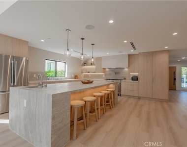 6144 Zelzah Avenue - Photo Thumbnail 13