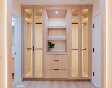 6144 Zelzah Avenue - Photo Thumbnail 30