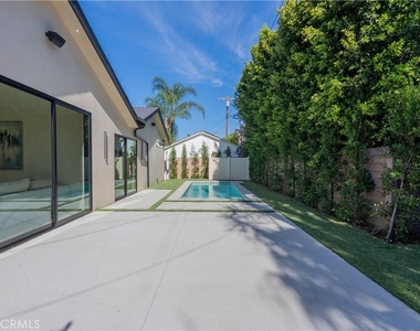 6144 Zelzah Avenue - Photo Thumbnail 20