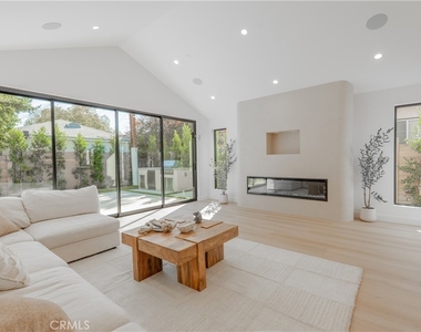 6144 Zelzah Avenue - Photo Thumbnail 18