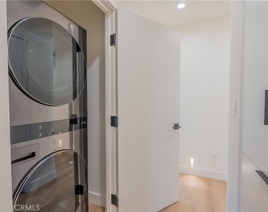 6144 Zelzah Avenue - Photo Thumbnail 44