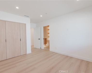 6144 Zelzah Avenue - Photo Thumbnail 36