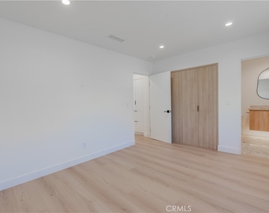 6144 Zelzah Avenue - Photo Thumbnail 40