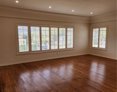 10504 Dunleer Drive - Photo Thumbnail 3