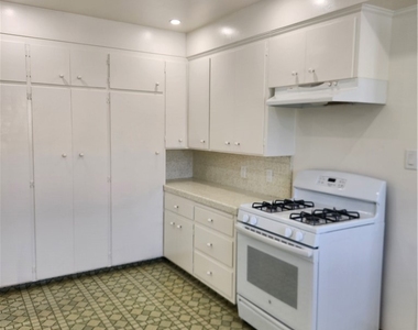 10504 Dunleer Drive - Photo Thumbnail 6