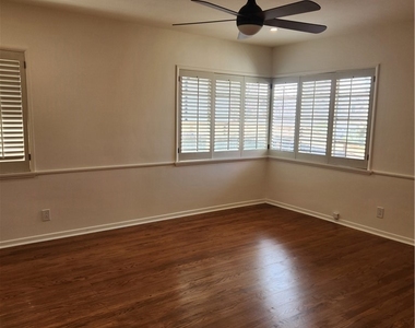 10504 Dunleer Drive - Photo Thumbnail 8