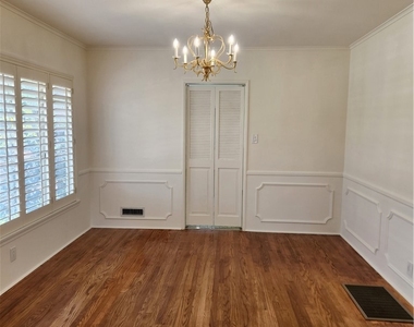 10504 Dunleer Drive - Photo Thumbnail 4