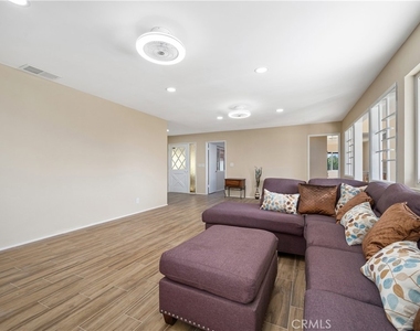 11760 Lasselle Street - Photo Thumbnail 5