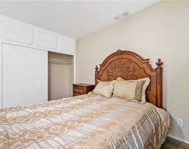 11760 Lasselle Street - Photo Thumbnail 20