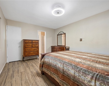 11760 Lasselle Street - Photo Thumbnail 17