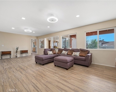 11760 Lasselle Street - Photo Thumbnail 6