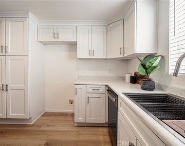 26941 Rainbow Glen Drive - Photo Thumbnail 4