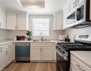 26941 Rainbow Glen Drive - Photo Thumbnail 5