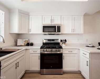 26941 Rainbow Glen Drive - Photo Thumbnail 3